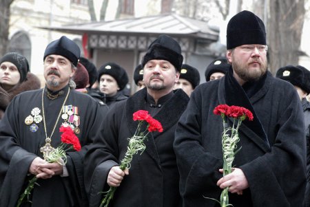 Одесситы почтили память погибших в бою под Крутами (фоторепортаж)