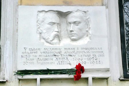 Одесситы почтили память погибших в бою под Крутами (фоторепортаж)