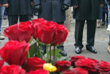 Одесситы почтили память погибших в бою под Крутами (фоторепортаж)