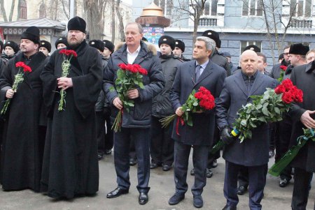 Одесситы почтили память погибших в бою под Крутами (фоторепортаж)