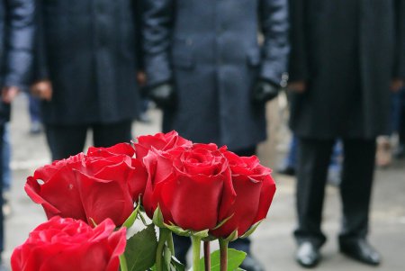 Одесситы почтили память погибших в бою под Крутами (фоторепортаж)