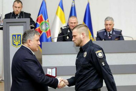 Одесских патрульных наградили за громкую ликвидацию (фото)