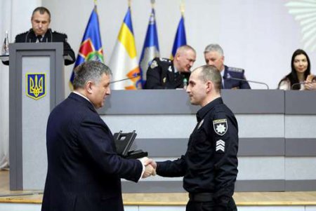 Одесских патрульных наградили за громкую ликвидацию (фото)