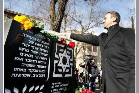 6 свечей как 6 миллионов: в Одессе почтили память жертв Холокоста (фоторепортаж)