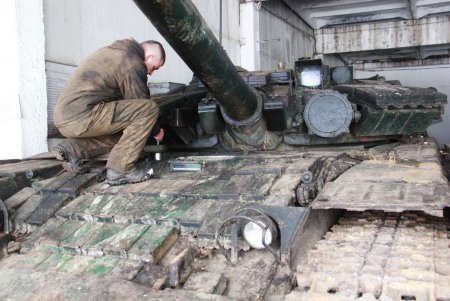 Под Одессой восстанавливают поврежденную военную технику