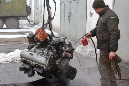 Под Одессой восстанавливают поврежденную военную технику