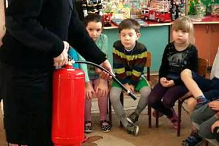 Одесских дошколят учили правильно обращаться с огнем