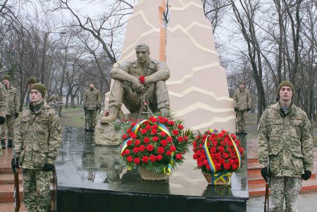 Сегодня в Одессе вспоминали воинов, жизнь отдавших на чужбине (фоторепортаж) 