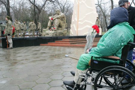Сегодня в Одессе вспоминали воинов, жизнь отдавших на чужбине (фоторепортаж) 