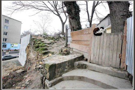 В старой Одессе выросла несокрушимая Скидановская стена (фоторепортаж)