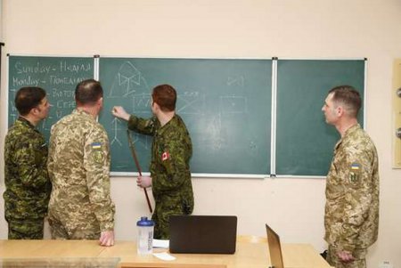 Одесских курсантов не только кормят, но и обучают по стандартам НАТО (фото)