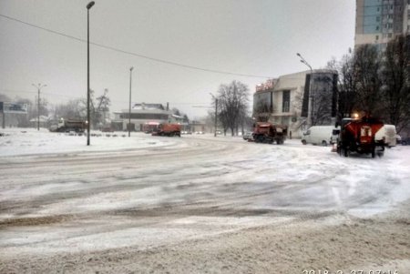 В Одессе работает снегоуборочная техника (фото)