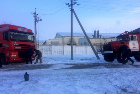 Одесские спасатели освободили из снежного плена свыше десятка авто (фото)