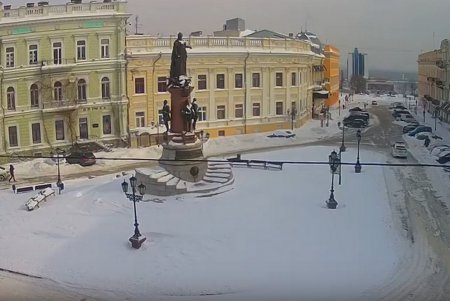 Дорожную обстановку в заснеженной Одессе можно наблюдать онлайн (фото)
