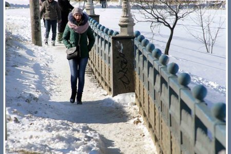 В Одессу весна пришла с морозом и солнцем, но не чудесным днем (фоторепортаж)