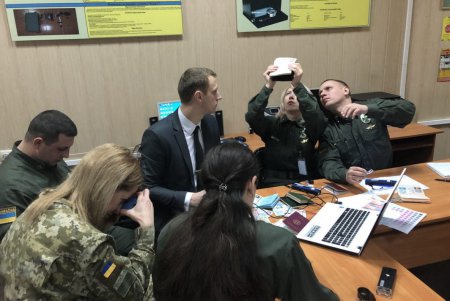 Осторожно, фальшивка: одесских стражей границы учили распознавать поддельные паспорта (фото)