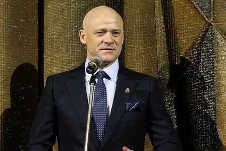 Милым женщинам к 8 Марта: подарки, поздравления, цветы и концерт Арсена Мирзояна (фото)