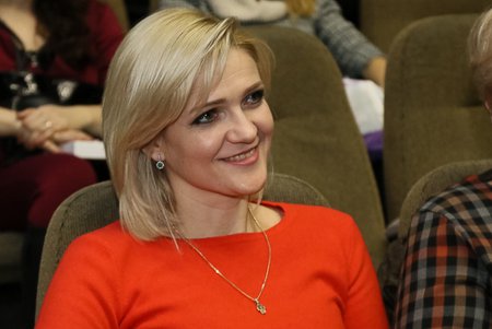 Милым женщинам к 8 Марта: подарки, поздравления, цветы и концерт Арсена Мирзояна (фото)