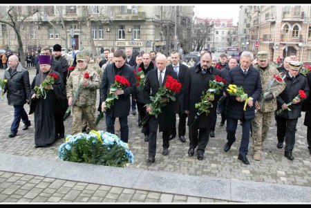 Одесситы отметили годовщину со дня рождения Великого Кобзаря (фоторепортаж)