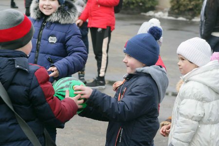 В Зоопарке прекрасные дамы дарили-принимали искренние и вкусные поздравления (фоторепортаж)