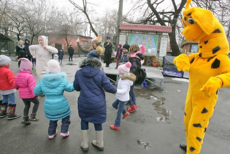 В Зоопарке прекрасные дамы дарили-принимали искренние и вкусные поздравления (фоторепортаж)