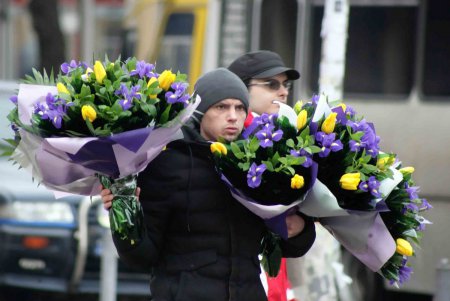 В Одессу прибыли цветные посланцы поздней весны (фоторепортаж)
