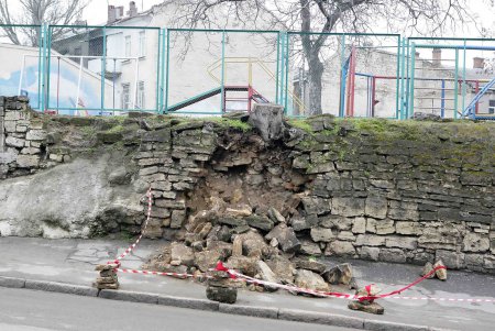 Ольгиевский спуск стал реально аварийным и опасным (фоторепортаж)