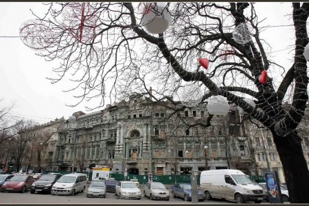 Самый многострадальный одесский дом узнал имя своего неотложного «доктора» (фоторепортаж)
