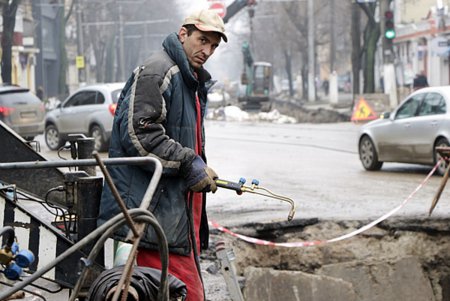 На Канатной успешно заменен аварийный участок теплосети (фото)