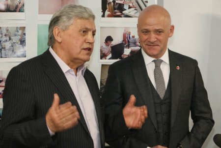 Зарубежные дипломаты побывали на рабочих местах новой мэрии Одессы (фото)