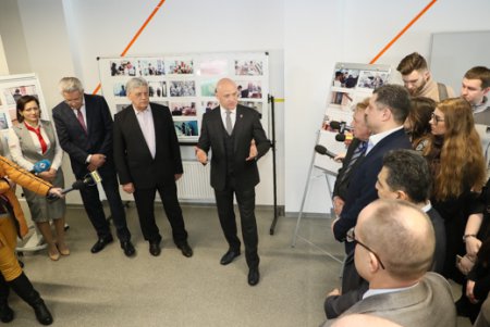 Зарубежные дипломаты побывали на рабочих местах новой мэрии Одессы (фото)