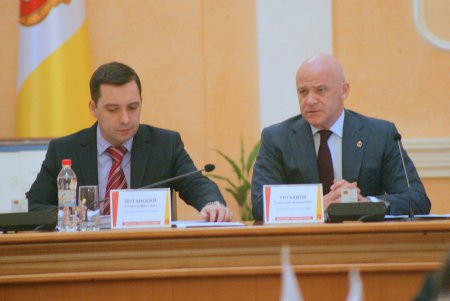 Депутатский корпус городской громады Одессы: работа в зале и в кулуарах (фотофакты)