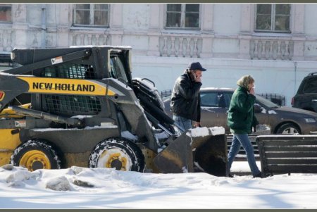 Самый востребованный одессит сегодня — человек с лопатой (фоторепортаж)