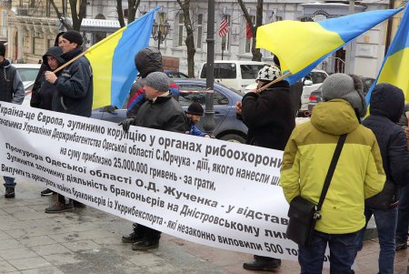 Возмущенные наследники Кости-рыбака пришли посмотреть в глаза одесских прокуроров (фоторепортаж)