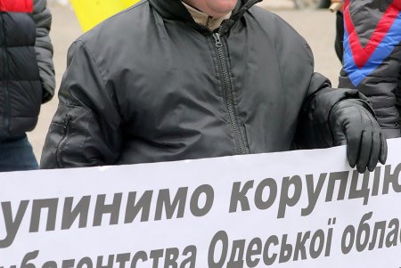 Возмущенные наследники Кости-рыбака пришли посмотреть в глаза одесских прокуроров (фоторепортаж)