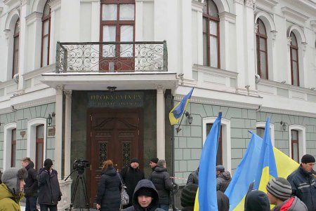 Возмущенные наследники Кости-рыбака пришли посмотреть в глаза одесских прокуроров (фоторепортаж)