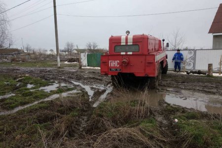 Спасатели ликвидируют последствия подтопления на юге Одесской области 