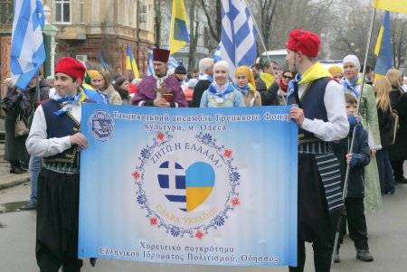 На улицах Одессы танцевали сиртаки (фоторепортаж)