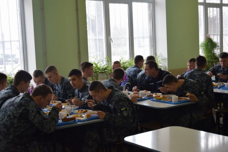 В  НУ «Одесская морская академия» экстренно проверили качество питания (фото)