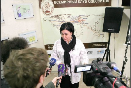 Мастер-КОК представил тонкому ценителю юмора всю гамму своего цвето-вкусового мировосприятия (фоторепортаж)