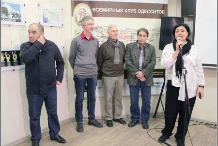 Мастер-КОК представил тонкому ценителю юмора всю гамму своего цвето-вкусового мировосприятия (фоторепортаж)