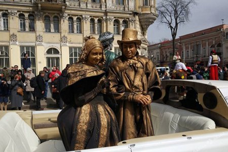 Одесса зажигает: центр города заполонили клоуны и супергерои (фото)