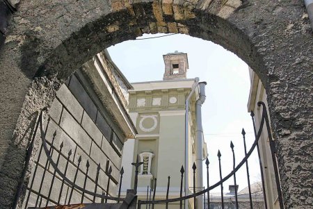 Архитектурная роскошь медицинского университета на пути между прошлым и моргом (печальный фотовзгляд)