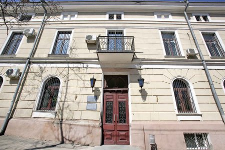Архитектурная роскошь медицинского университета на пути между прошлым и моргом (печальный фотовзгляд)