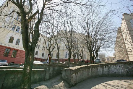 Архитектурная роскошь медицинского университета на пути между прошлым и моргом (печальный фотовзгляд)