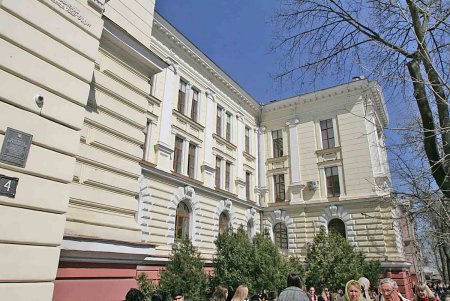 Архитектурная роскошь медицинского университета на пути между прошлым и моргом (печальный фотовзгляд)