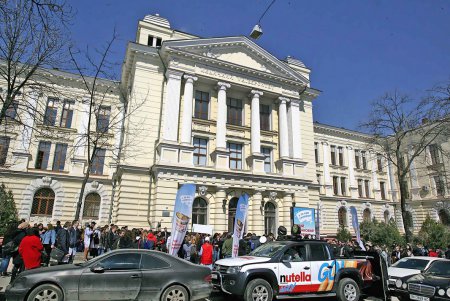 Архитектурная роскошь медицинского университета на пути между прошлым и моргом (печальный фотовзгляд)