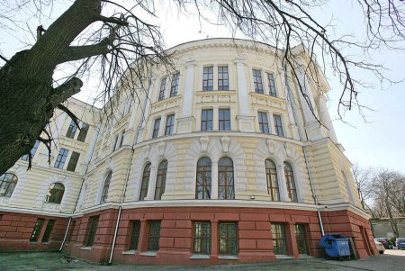 Архитектурная роскошь медицинского университета на пути между прошлым и моргом (печальный фотовзгляд)
