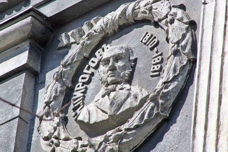 Архитектурная роскошь медицинского университета на пути между прошлым и моргом (печальный фотовзгляд)