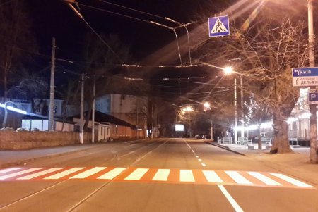 В районе Железнодорожного вокзала новый светофор, а на Лидерсовском бульваре — дорожная разметка (фото)